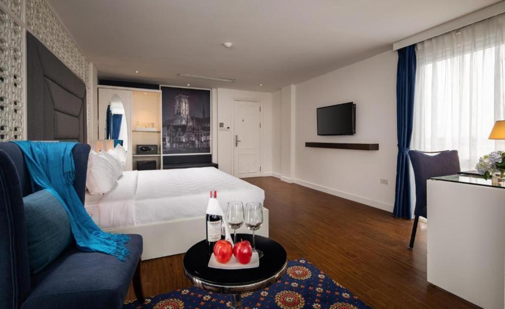 Victor Metropolis & Rooftop Bar In Hotel 4*