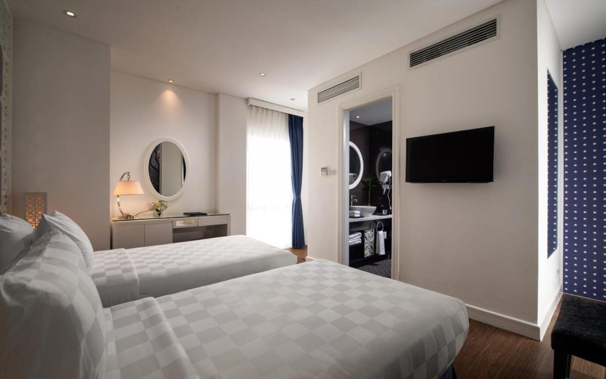Hotel Victor Metropolis & Rooftop Bar In 4*