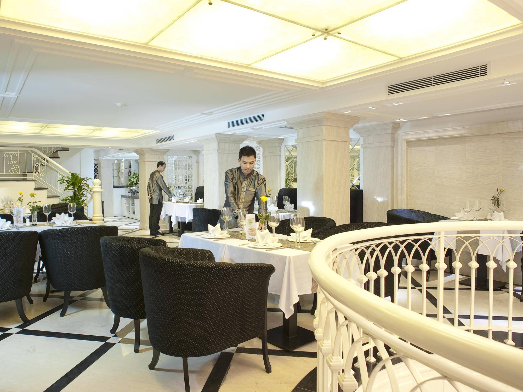 Victor Metropolis & Rooftop Bar In Hotel 4*